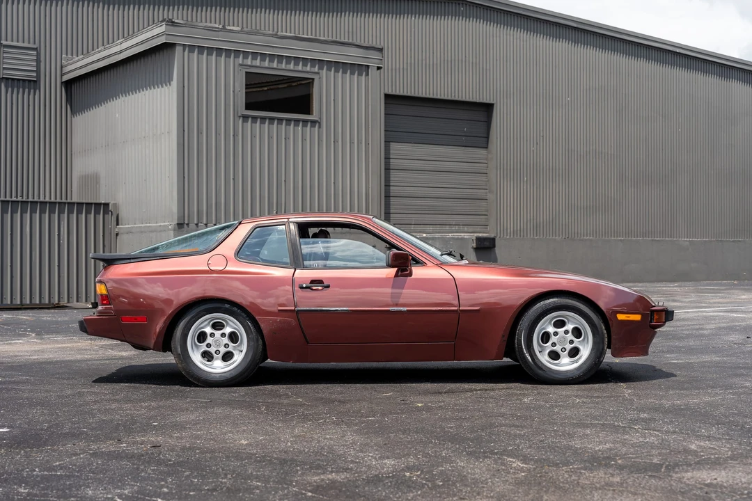 1986 Porsche 944 - Image 10 of 31