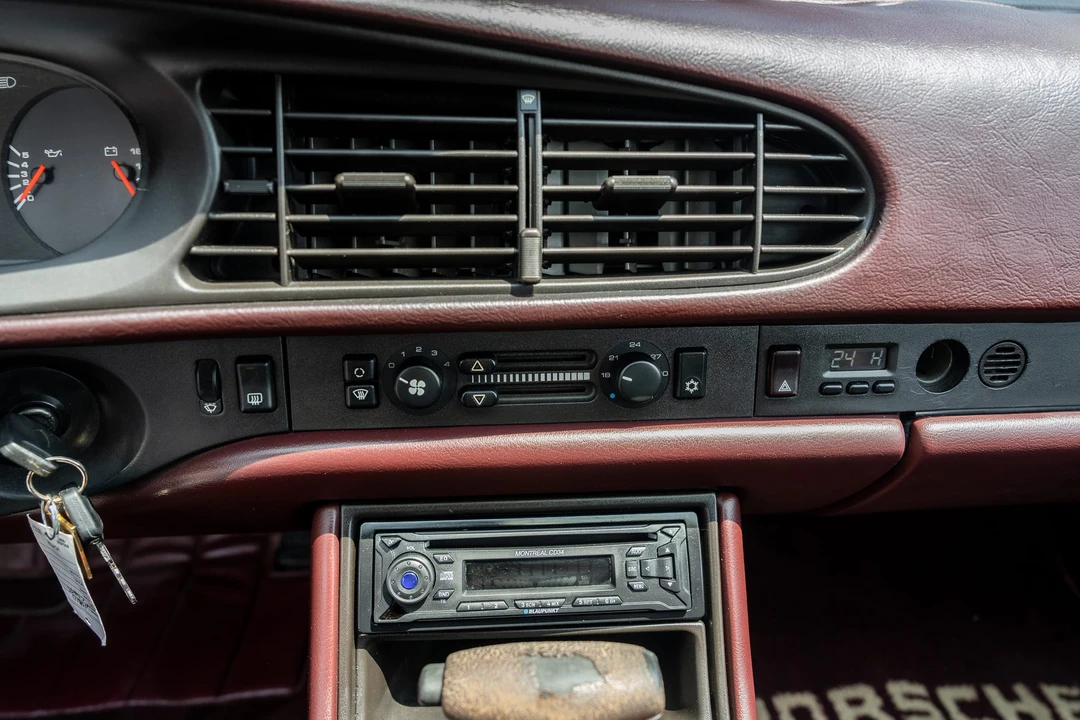 1986 Porsche 944 - Image 24 of 31