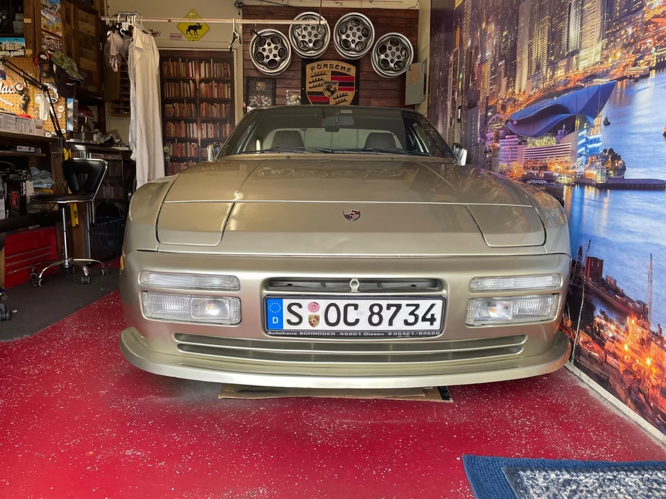 1986 Porsche 944 - Image 2 of 21