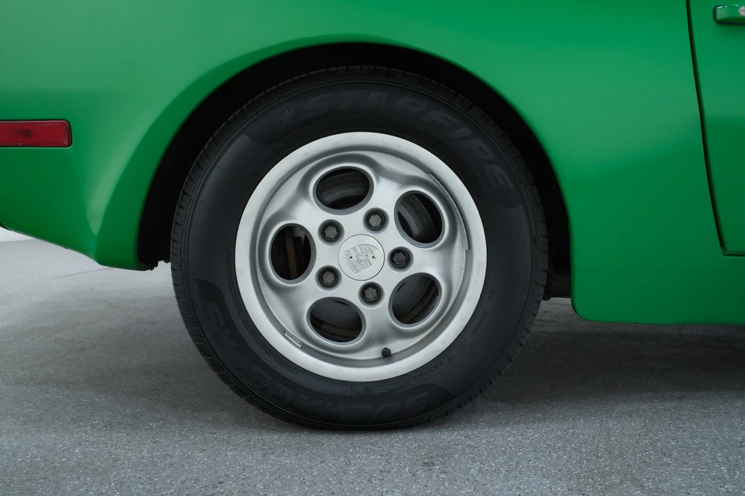 1986 Porsche 944 - Image 17 of 21
