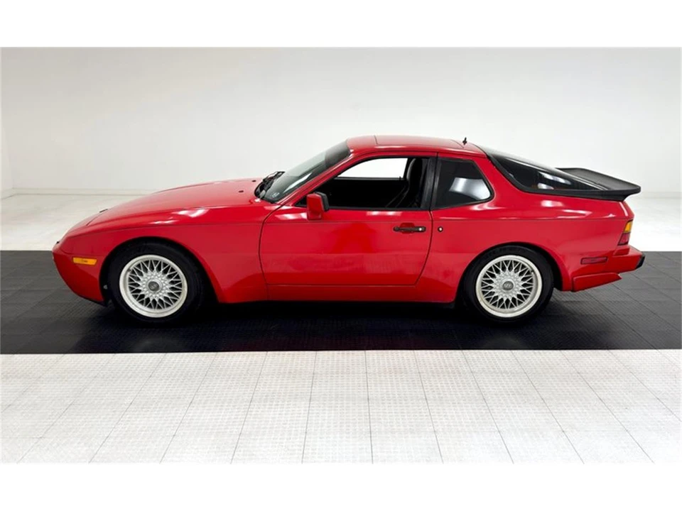 1986 Porsche 944 - Image 2 of 31