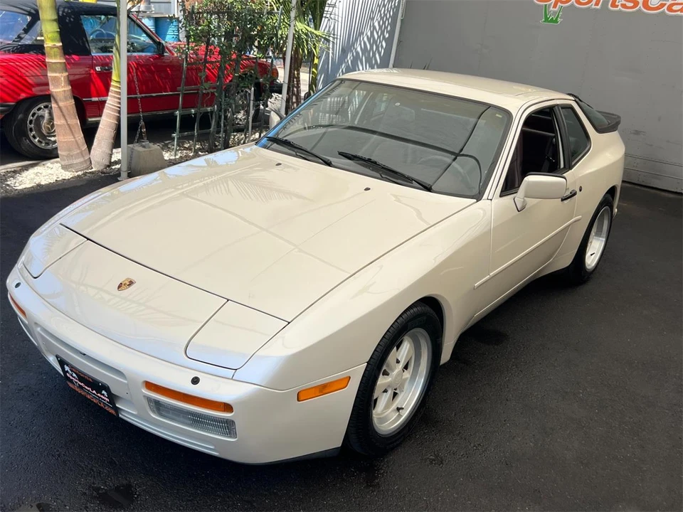 1986 Porsche 944 - Image 7 of 31
