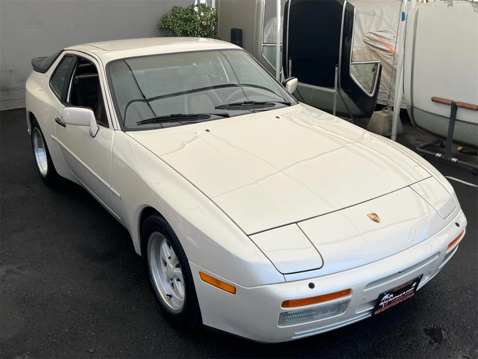 1986 Porsche 944 - Image 5 of 31