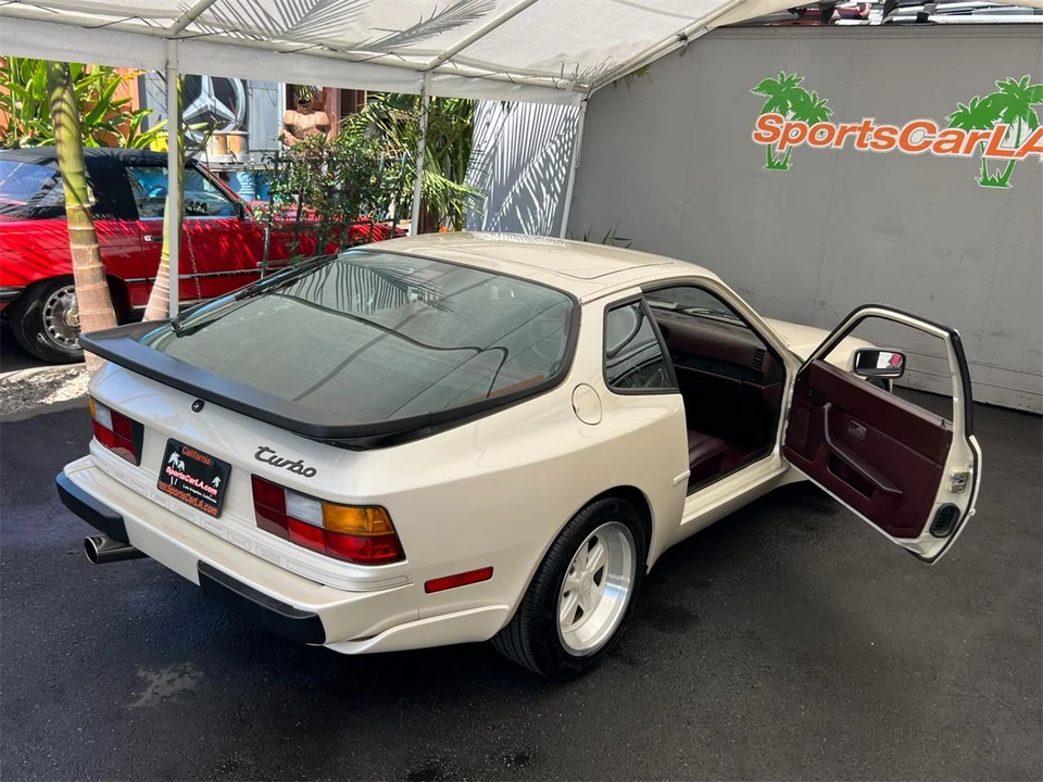 1986 Porsche 944 - Image 12 of 31