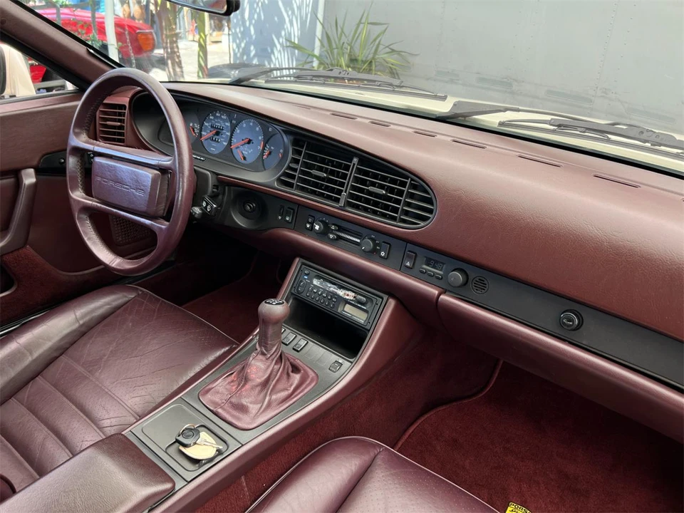 1986 Porsche 944 - Image 18 of 31