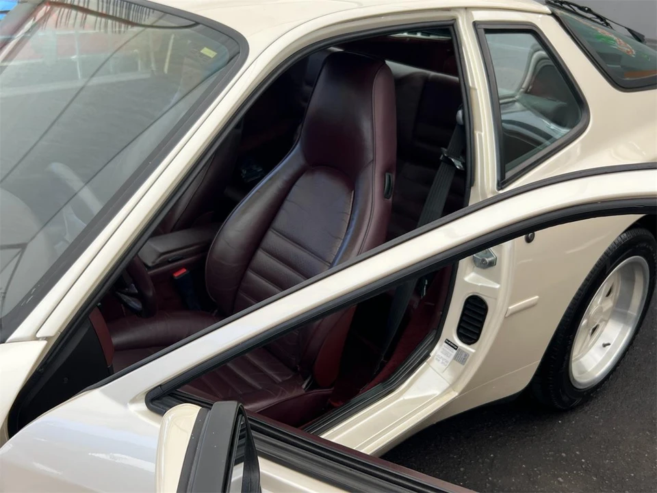 1986 Porsche 944 - Image 25 of 31