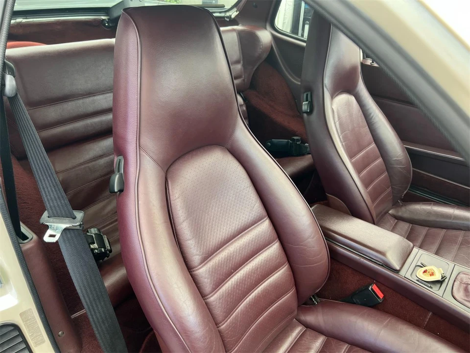 1986 Porsche 944 - Image 27 of 31