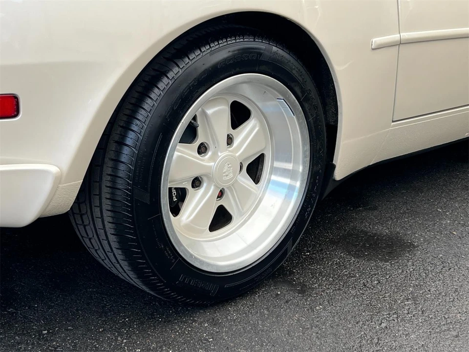 1986 Porsche 944 - Image 23 of 31