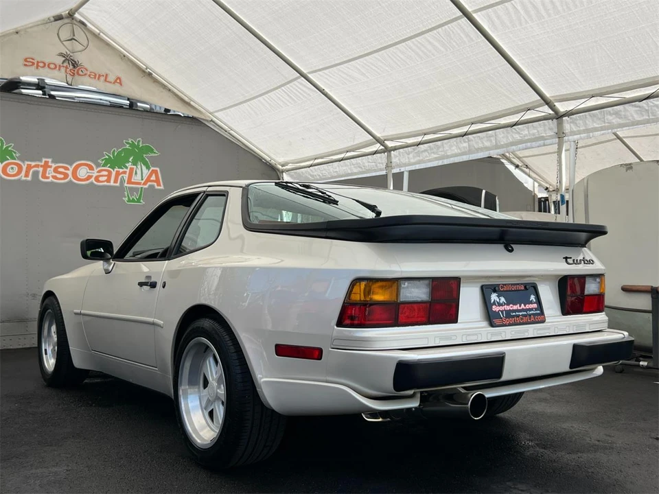 1986 Porsche 944 - Image 11 of 31