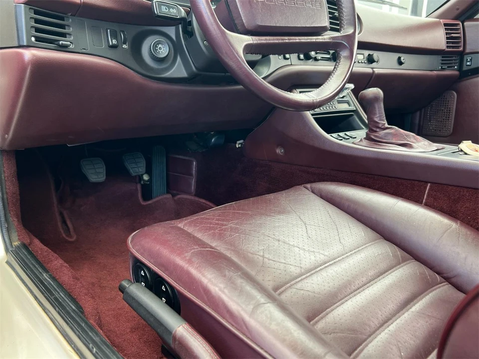 1986 Porsche 944 - Image 28 of 31