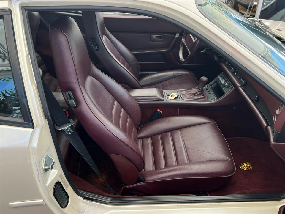 1986 Porsche 944 - Image 15 of 31