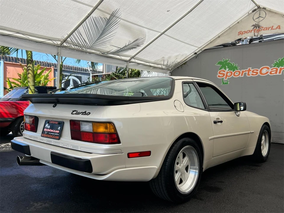 1986 Porsche 944 - Image 13 of 31