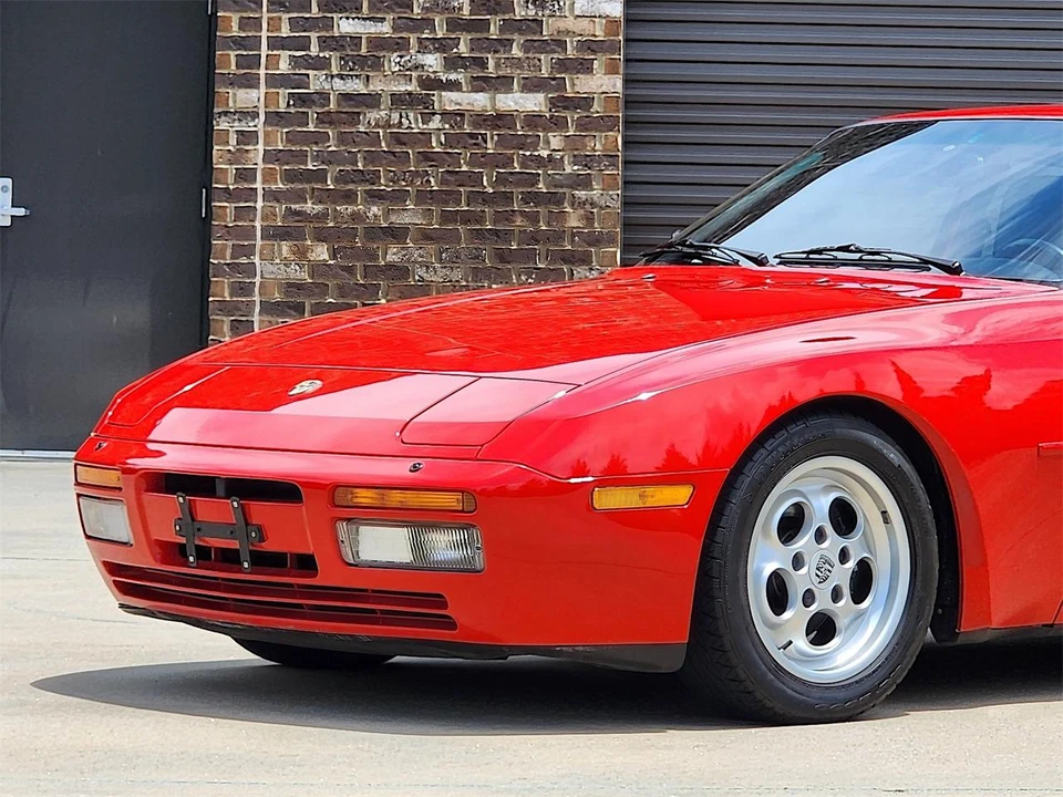 1986 Porsche 944 - Image 5 of 31