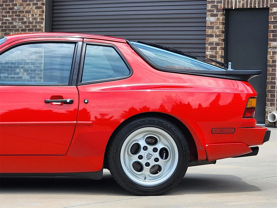 1986 Porsche 944 - Image 8 of 31