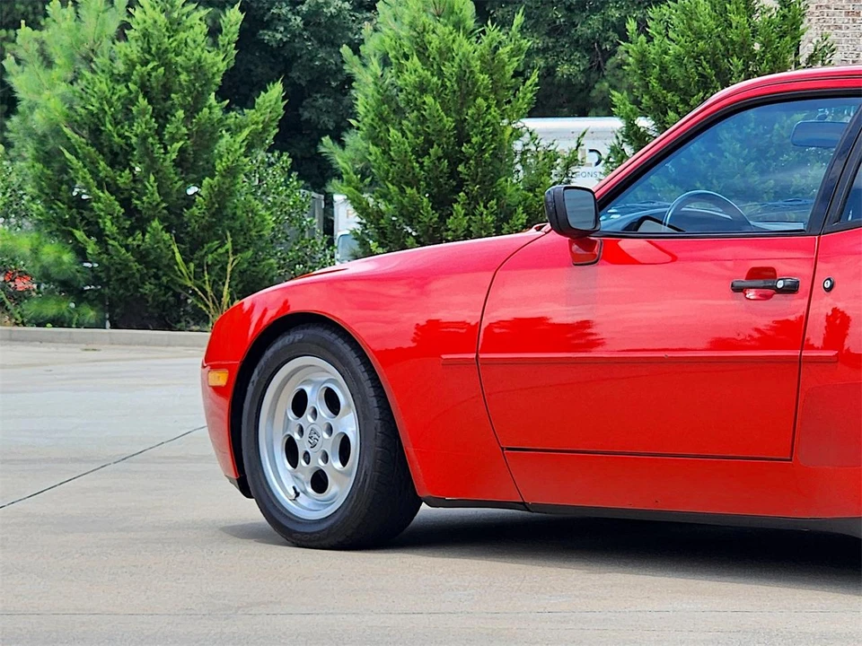 1986 Porsche 944 - Image 10 of 31