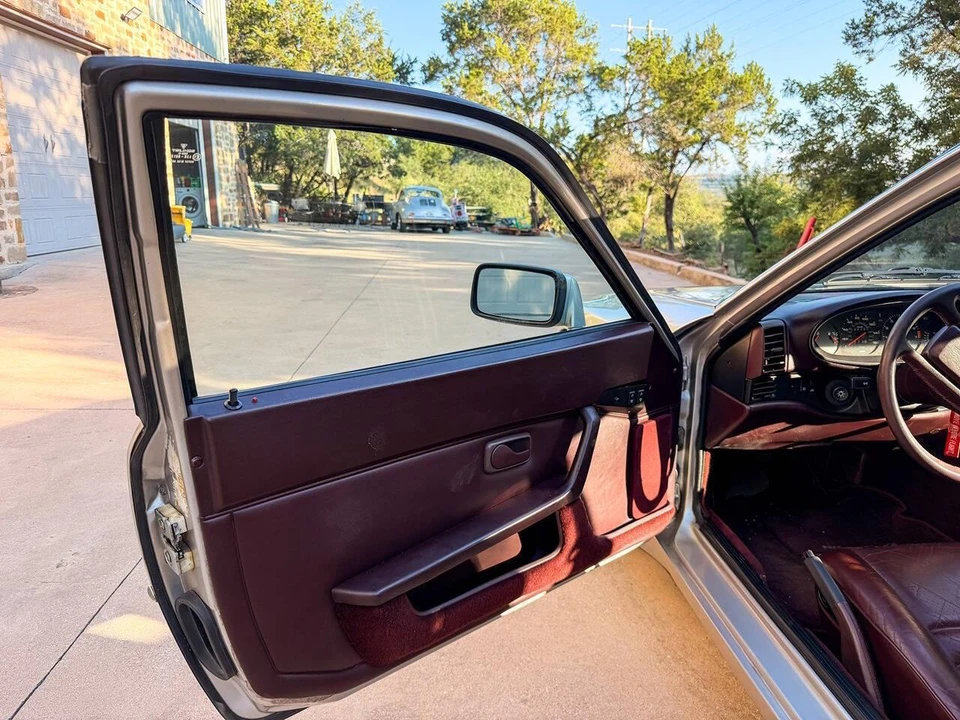 1986 Porsche 944 - Image 28 of 31