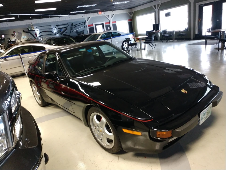 1986 Porsche 944 - Image 2 of 8