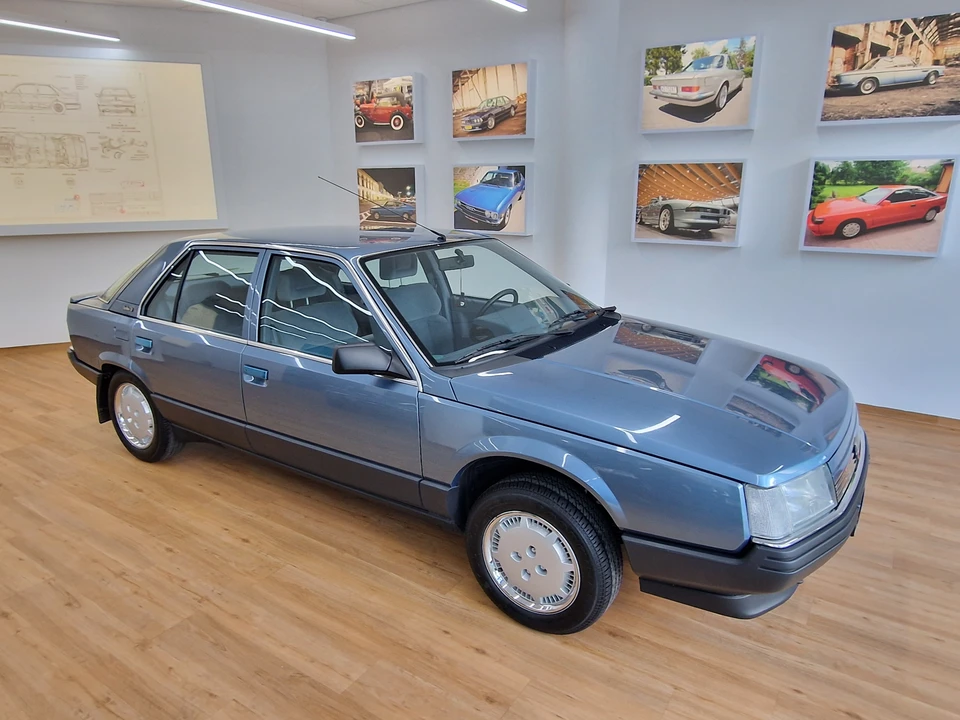 1986 Renault - Image 9 of 31