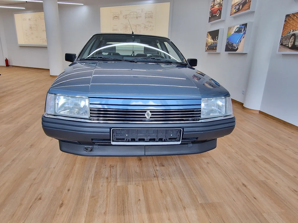 1986 Renault - Image 10 of 31