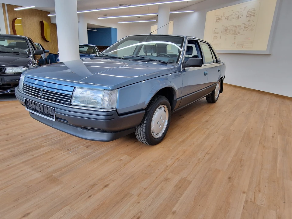 1986 Renault - Image 11 of 31