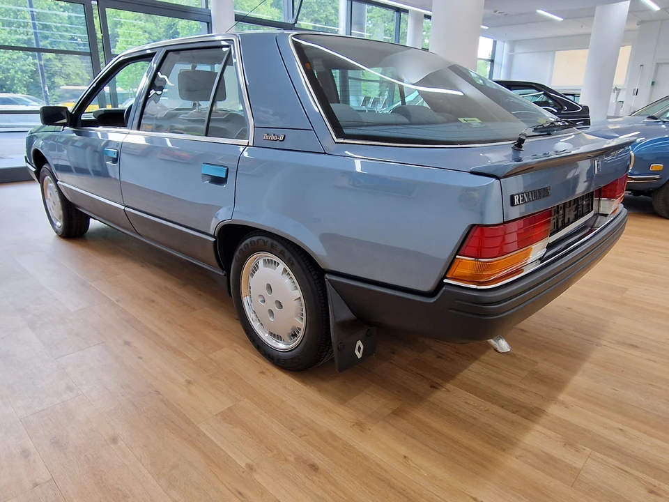 1986 Renault - Image 12 of 31