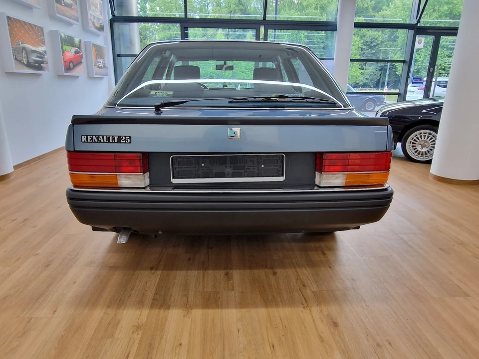 1986 Renault - Image 13 of 31