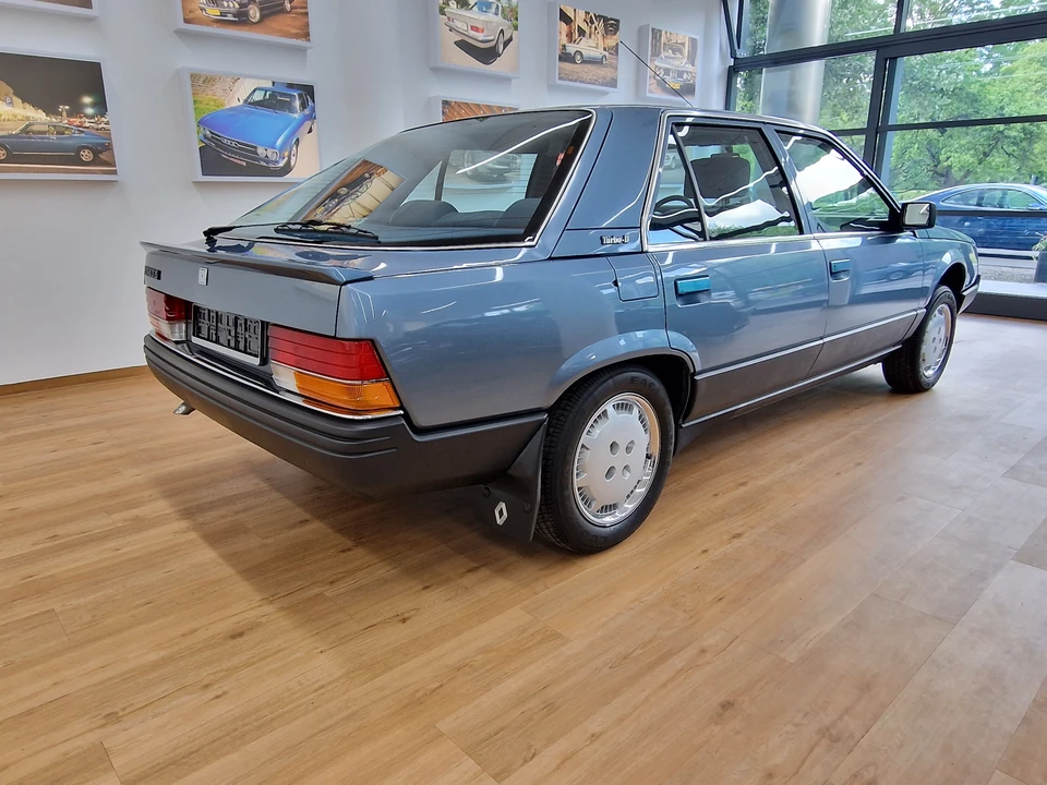 1986 Renault - Image 14 of 31
