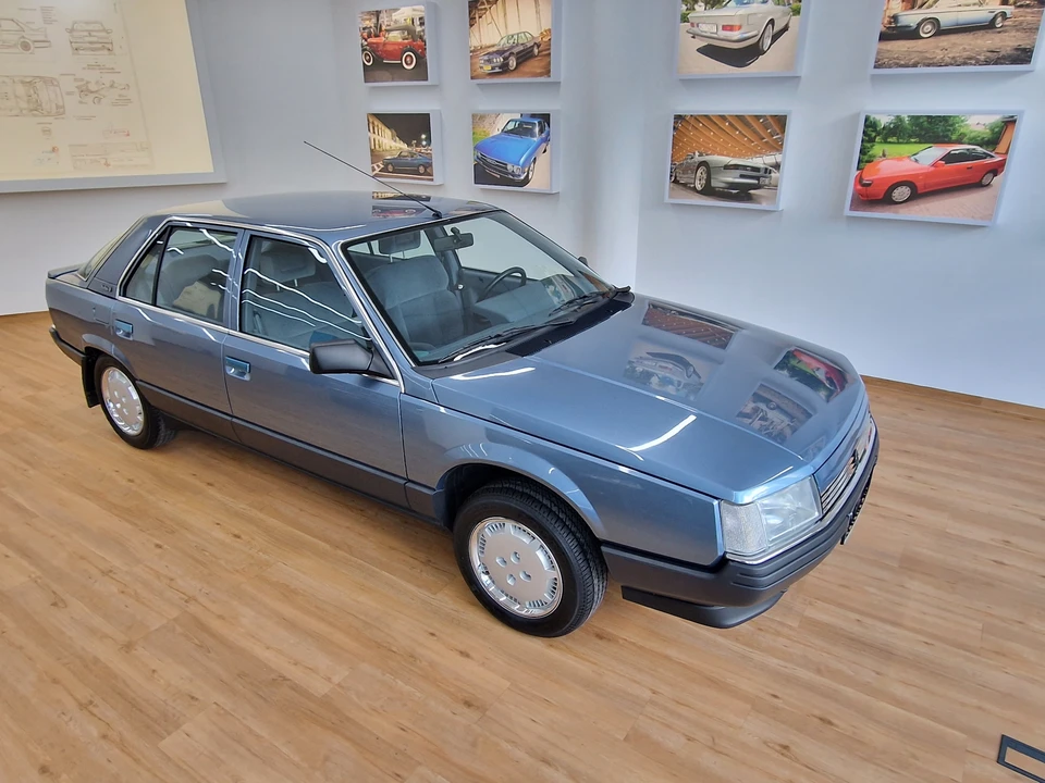 1986 Renault - Image 16 of 31
