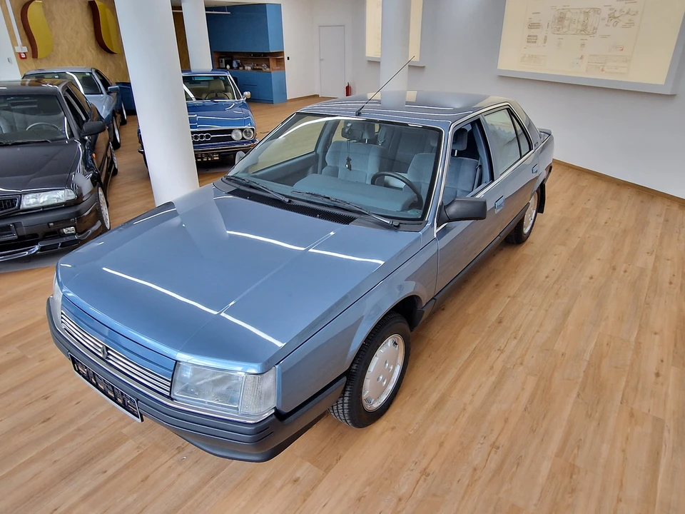 1986 Renault - Image 17 of 31
