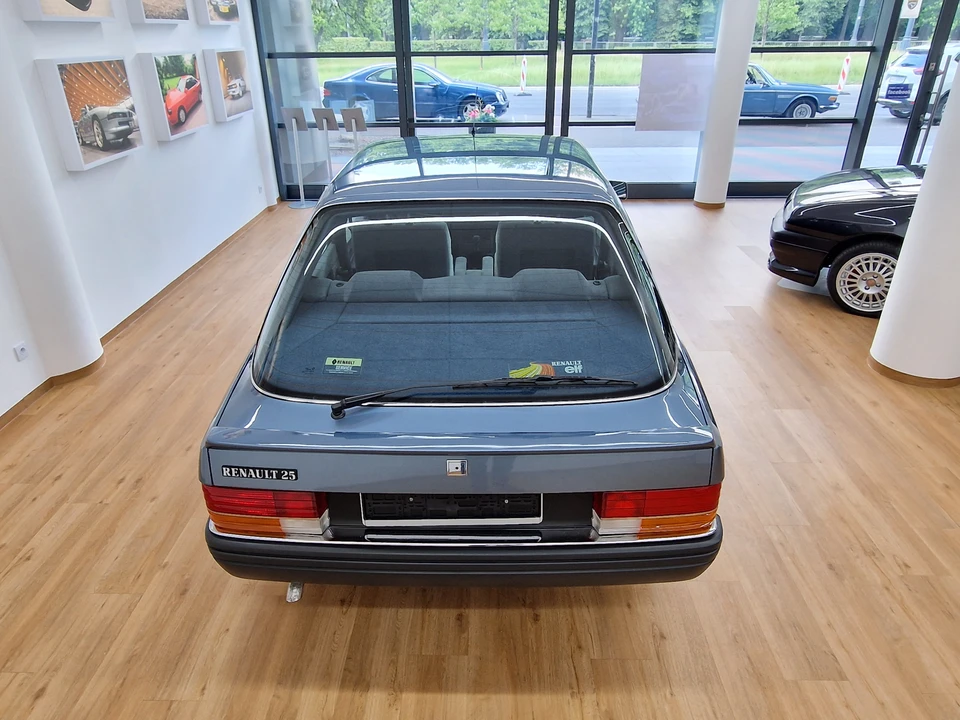 1986 Renault - Image 6 of 31
