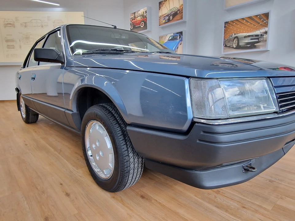 1986 Renault - Image 18 of 31
