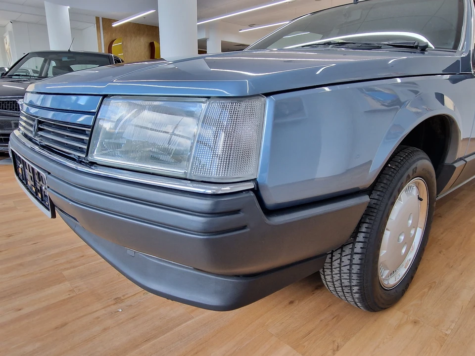 1986 Renault - Image 21 of 31
