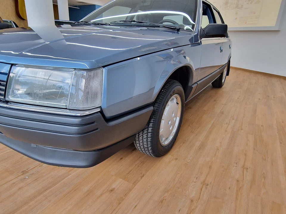 1986 Renault - Image 23 of 31