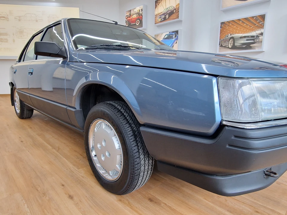 1986 Renault - Image 25 of 31