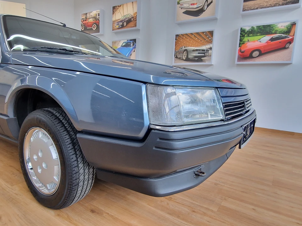 1986 Renault - Image 26 of 31