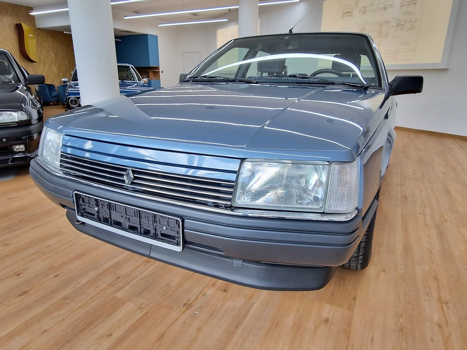 1986 Renault - Image 27 of 31