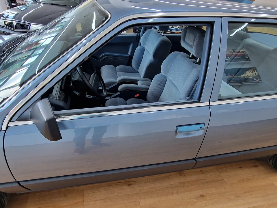 1986 Renault - Image 28 of 31