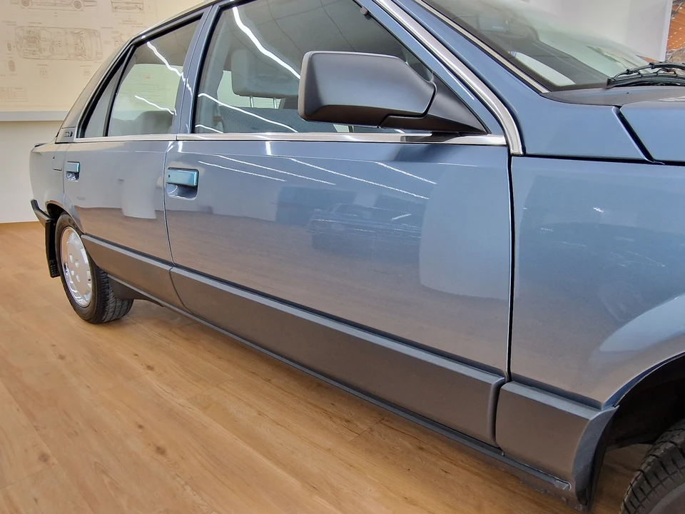 1986 Renault - Image 31 of 31