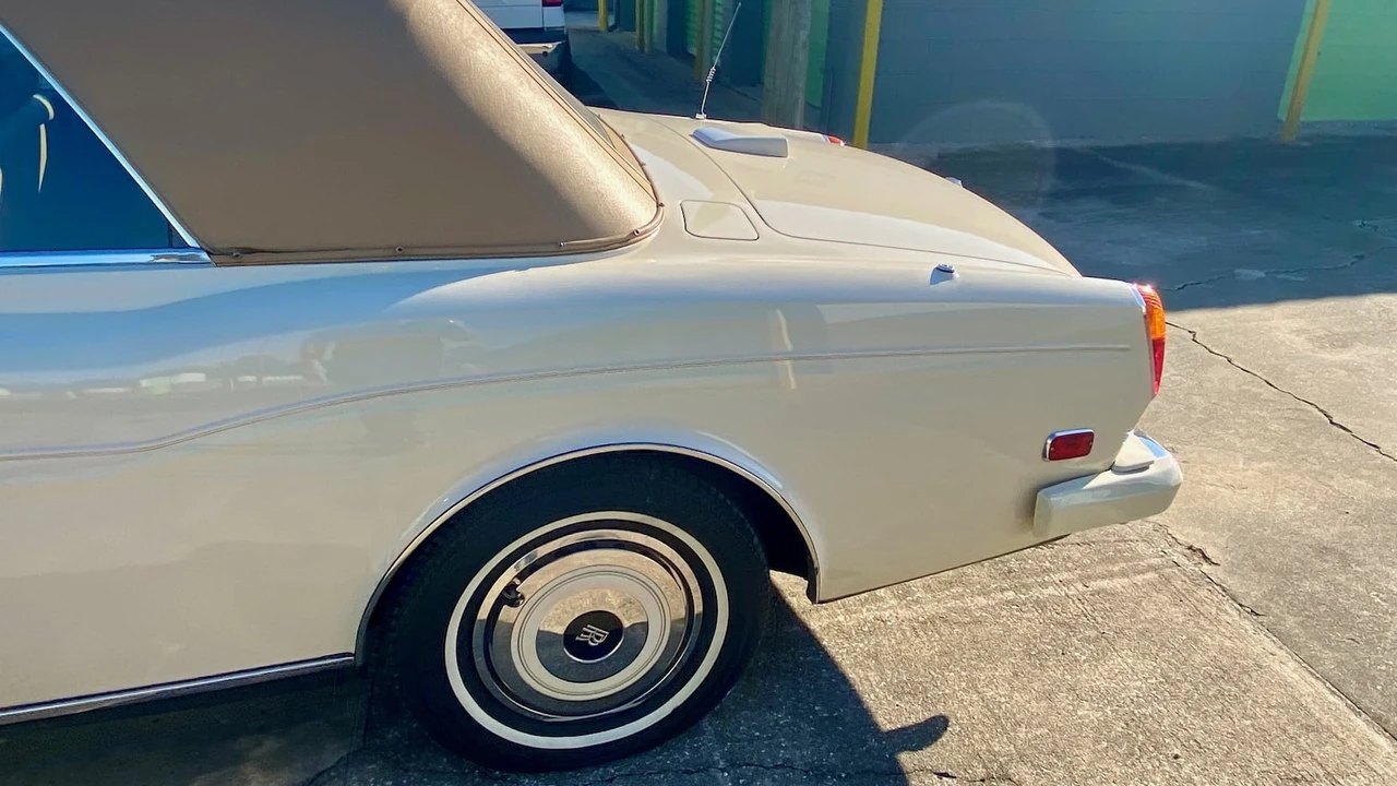 1986 Rolls-Royce Corniche Series II - Image 17 of 23