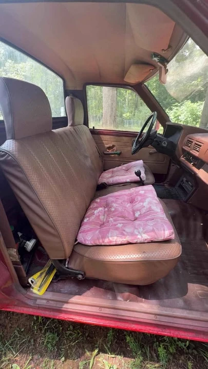1986 Toyota Hilux 4th Gen - Image 6 of 6