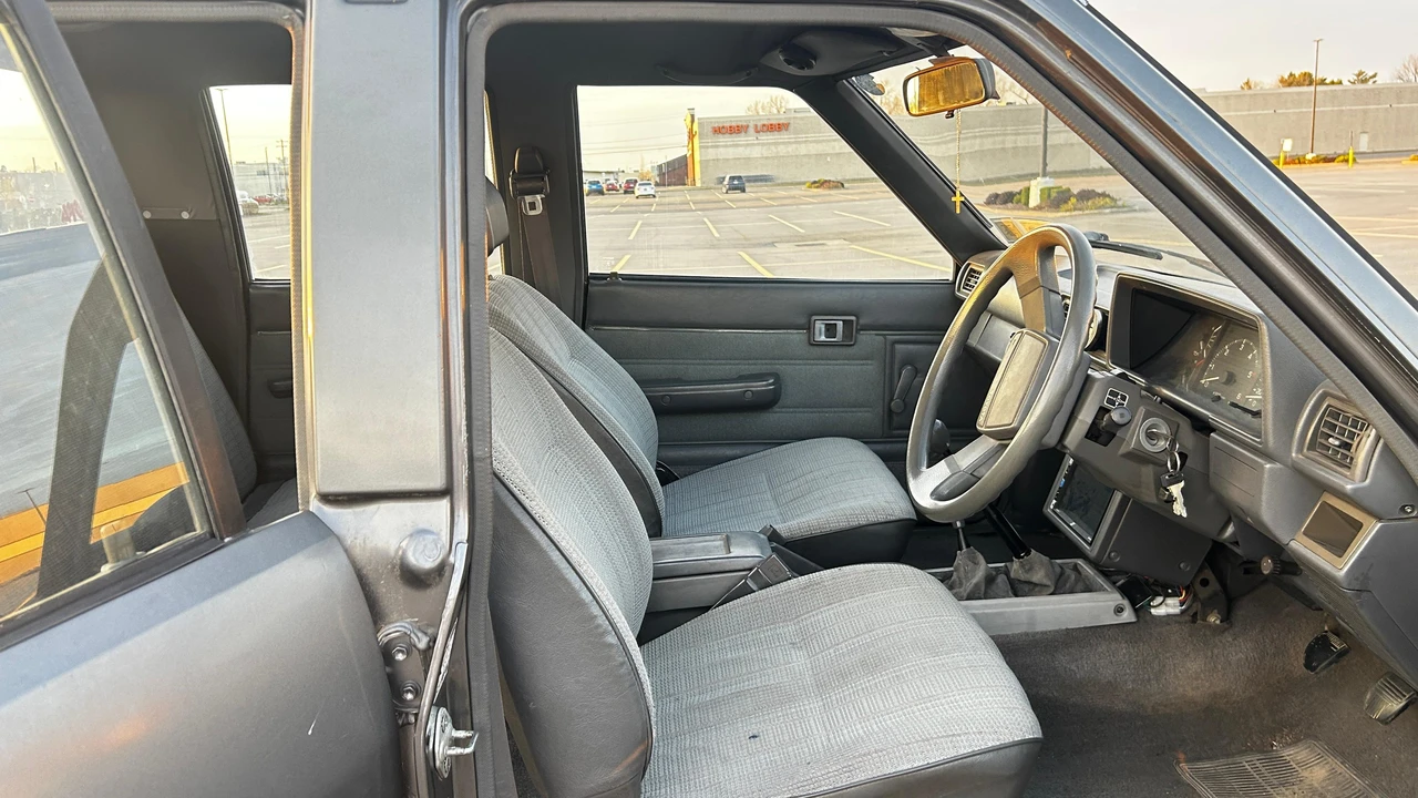 1986 Toyota Hilux 4th Gen - Image 25 of 31