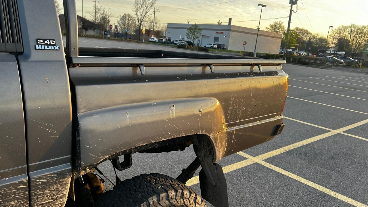 1986 Toyota Hilux 4th Gen - Image 13 of 31