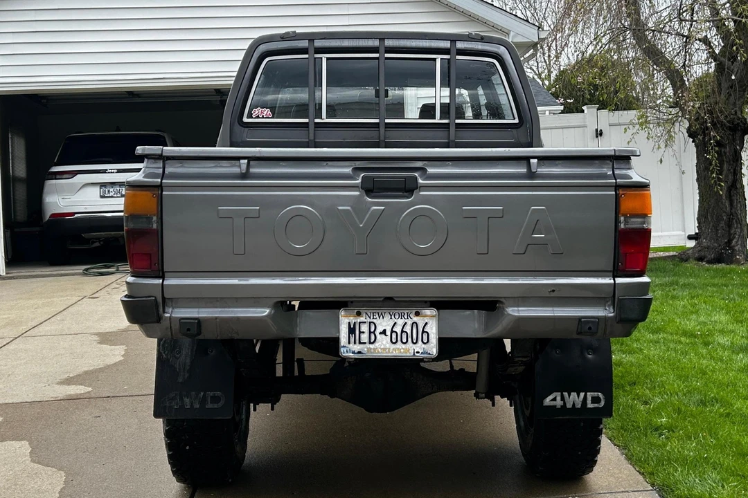 1986 Toyota Hilux 4th Gen - Image 5 of 31