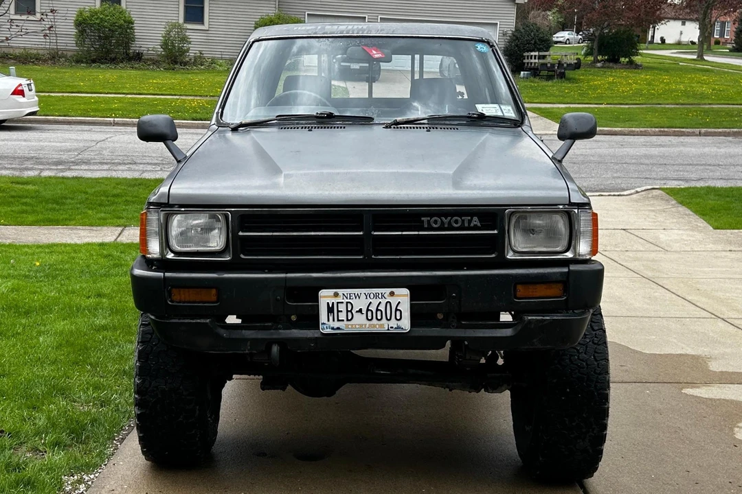 1986 Toyota Hilux 4th Gen - Image 2 of 31