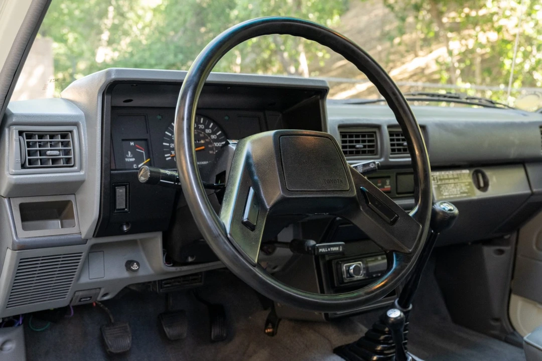 1986 Toyota Hilux 4th Gen - Image 5 of 8