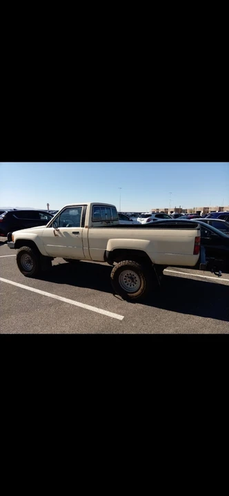 1986 Toyota Hilux 4th Gen - Image 11 of 15
