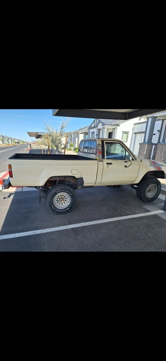 1986 Toyota Hilux 4th Gen - Image 9 of 15
