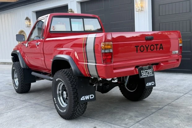1986 Toyota Hilux 4th Gen - Image 2 of 7