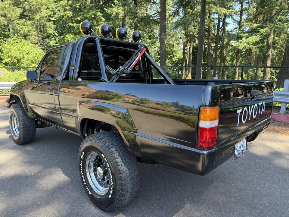 1986 Toyota Hilux 4th Gen - Image 10 of 31