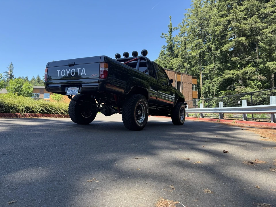 1986 Toyota Hilux 4th Gen - Image 9 of 31